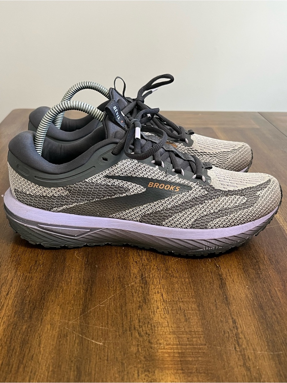 Brooks Revel 7 Womens Size 10 B Running Shoes in Gray & Lavender